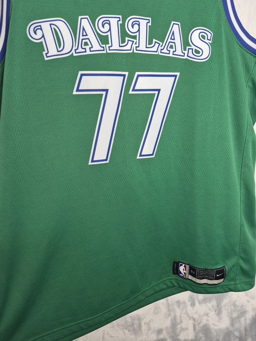 Nike NBA Dallas Mavericks Luka Doncic 77 Green City Edition Jersey Size XL 52